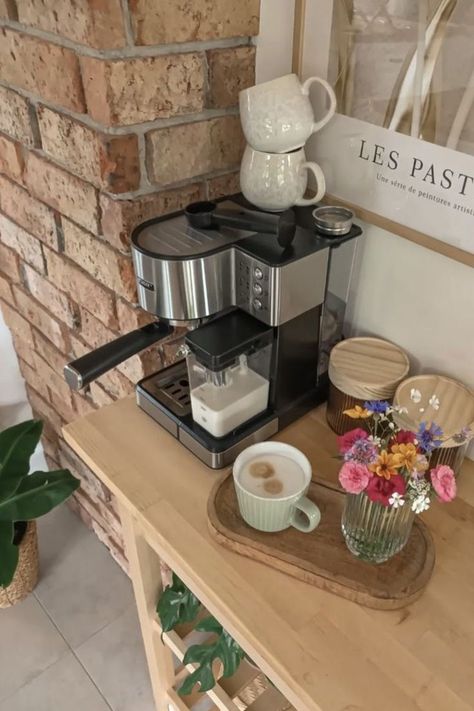 Home Coffee Station Aesthetic, Coffee Bar Ideas Aesthetic, Coffee Bar Aesthetic Home, Coffeebar Coffee Stations, Dorm Coffee Bar, Work Coffee Station, Coffee Bar Aesthetic, Coffee Bar Inspiration, Aesthetic Coffee Bar