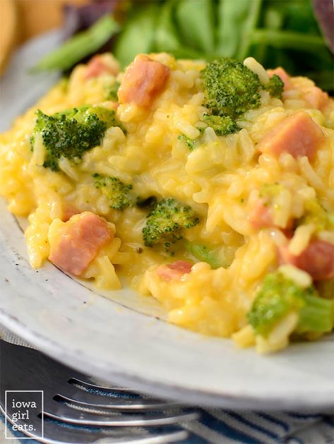 5-Ingredient Cheesy Ham and Broccoli Rice Skillet - Iowa Girl Eats Ham And Broccoli, Cheesy Broccoli Rice, 20 Minute Dinners, Clean Eating Guide, Cheesy Rice, Gluten Free Dinner Easy, Cheesy Ham, Ham Casserole, Rice Skillet