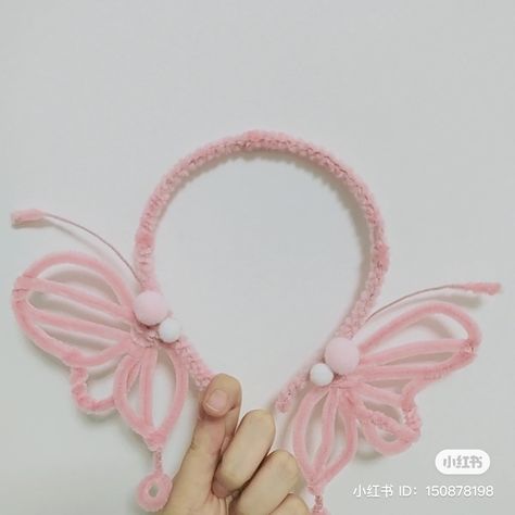 Diy Bando, Pipe Cleaner Fairies, Fuzzy Flowers, Pipe Flower, Fairy Headband, Pipe Cleaner Flowers, Luxury Flower Bouquets, Pipe Cleaner Crafts, Diy Yarn Crafts