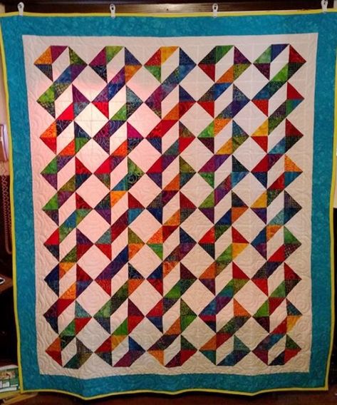 Ribbon Dance Quilt - Tutorial Ribbon Dance Quilt Pattern, Twisted Ribbon Quilt Pattern Free, Ribbon Quilt Pattern Free, Hst Quilts, Half Square Triangle Quilts Pattern, Ribbon Dance, Triangle Quilt Pattern, Quilting Tutorial, Triangle Quilts