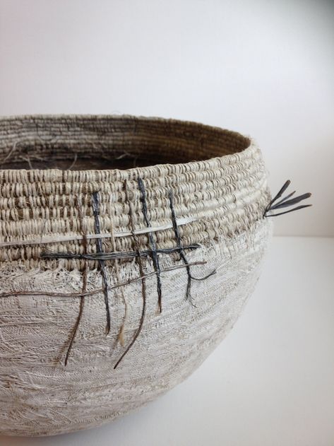 Contemporary Baskets, Basket Weaving Diy, Coil Pots, Weaving Wall Hanging, Weaving Tutorial, Ceramic Fiber, Textile Sculpture, Coiled Baskets, Contemporary Textiles