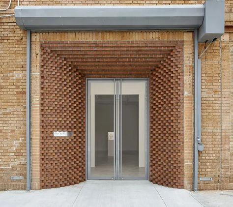 SO – IL · Tina Kim Gallery · Divisare Brick Detail, Brick Decor, Brick Arch, Brick Art, Brick Architecture, Exposed Brick Walls, Entrance Design, Brick Facade, Brick Patterns