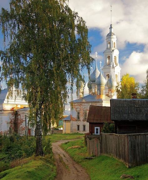 Slavic Countryside, Russian Church, Russian Buildings Aesthetic, Rural Russia Aesthetic, Rural Russia, Catholic Church Stained Glass, Russian Architecture, Russian Culture, Ancient Beauty