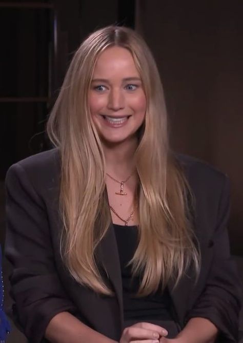 Jennifer Lawrence Blonde Hair, Jennifer Lawrence Hair 2023, Jennifer Lawrence Hair Long, Jennifer Lawrence Long Hair, Jennifer Lawrence Blonde, Jeniffer Lawrance, Jen Lawrence, Lawrence Jennifer, Jennifer Lawrence Hair