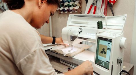 10 Machine Embroidery Tips for Flawless Stitchouts Woman Embroidering, Crafting Patterns & Molds, Embroidery Workshop, Brother Embroidery Machine, Embroidery Tips, Sewing Machine Needle, Pattern Hack, Brother Embroidery, Personalized Embroidery