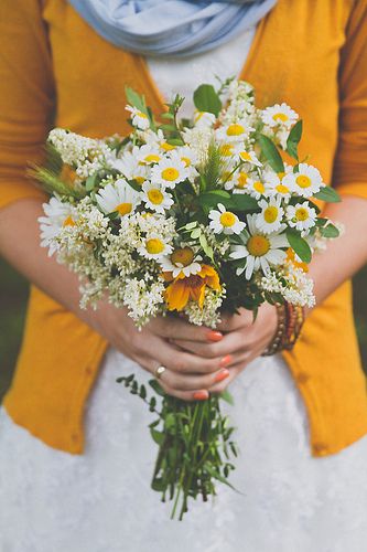 wildflower wedding bouquet Bouquet Champetre, Wildflower Wedding Bouquet, Wedding Casual, Wildflower Bouquet, Casual Wedding Dress, Yellow Wedding, Wildflower Wedding, Casual Wedding, Beautiful Bouquet