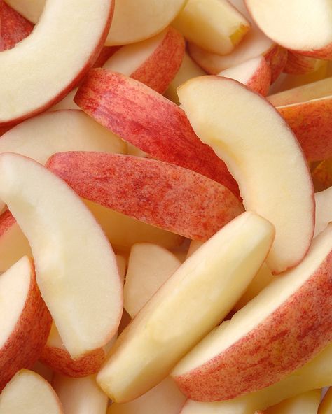 #WednesdayWisdom  Party prepping but don't want your sliced apples to brown?  SweeTango apples take longer to turn brown than other apples, but there's even more you can do!  Dip your slices in a splash of orange juice to even further delay your apples from browning! 🍎🔪🍊 Sliced Fruit Aesthetic, Apple Slices Aesthetic, Apple Aesthetic Fruit, Apples Aesthetic, Apples Slices, Types Of Apples, Sliced Apple, Apple Aesthetic, Apple Slice