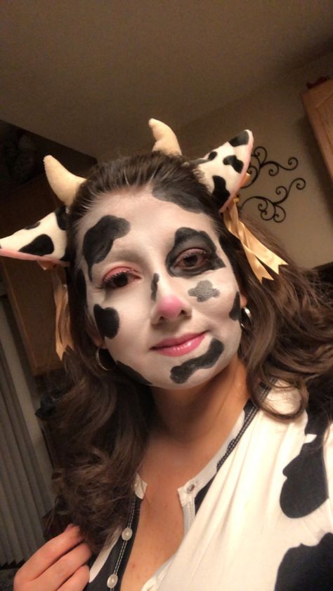 Cow Face Paint, Pig Makeup, Cow Halloween, Cow Costume, Pig Face, Cow Face, Costume Ideas, Face Painting, Halloween Makeup