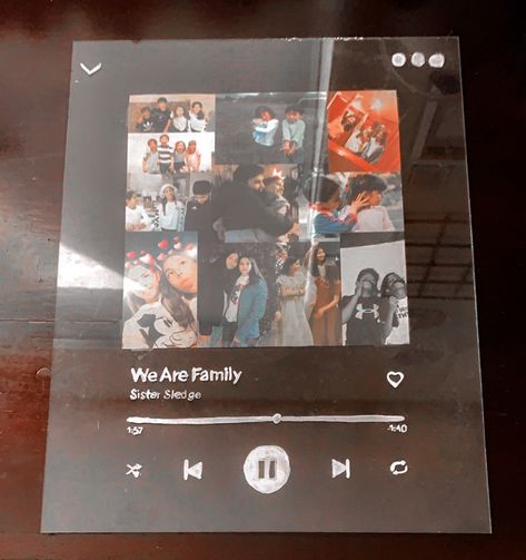 Spotify Glass Frame Diy, Spotify Picture Frame Diy, Spotify Present, Cake Designs For Girl, Music Bedroom, Custom Photo Albums, Watercolor Face, Birthday Presents For Friends, Diy Beaded Rings