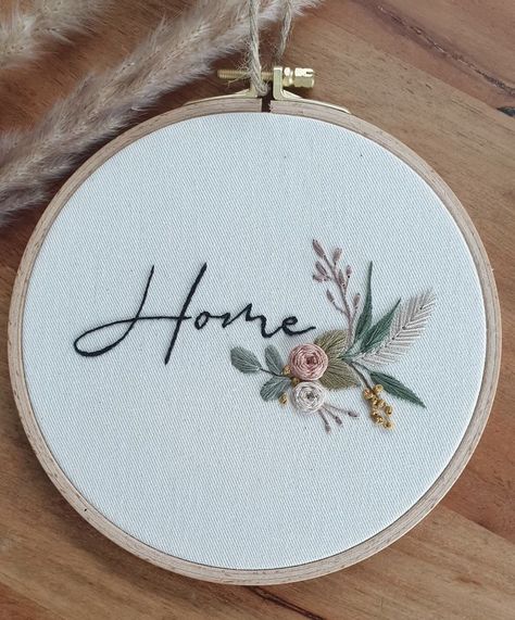 Floral Embroidery Patterns Free, Drawing Embroidery, Tshirt Embroidery, Bracelet Embroidery, T Shirt Embroidery, Embroidery Hoop Art Diy, Embroidery Stitches Beginner, Embroidery Hoop Crafts, Embroidery Lessons