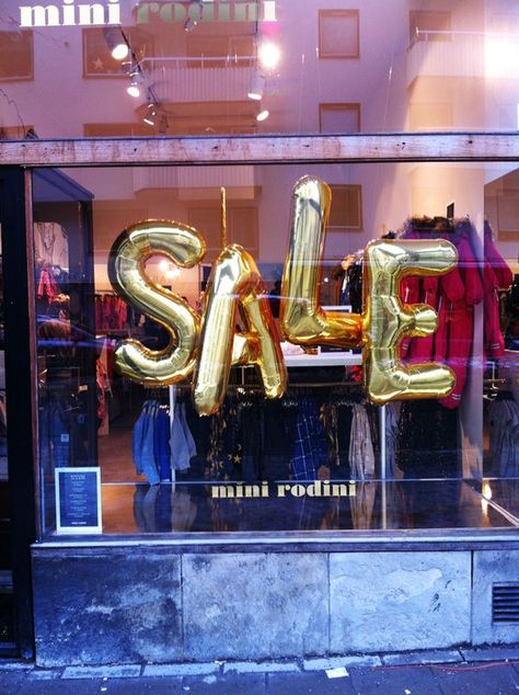 Sale Window Display Ideas, Retail Store Window Displays, Sale Window Display, Display Ideas Retail, Window Display Ideas, Boutique Window Displays, Sale Signage, Service Marketing, Store Window Displays