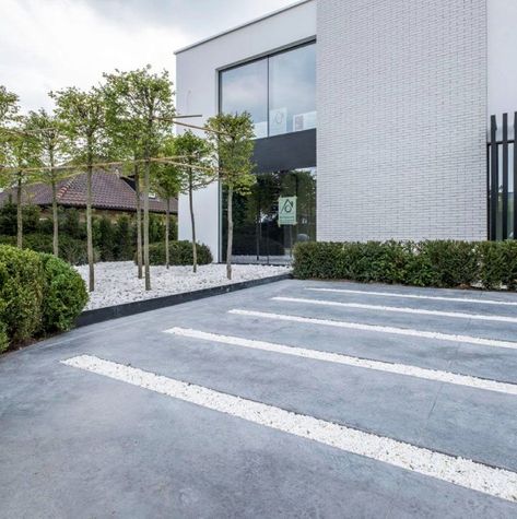 Modern Driveways Designs 2021. It's all about style! - Drivewaywise Imprinted Concrete Driveway, Front Garden Ideas Driveway, Block Paving Driveway, Garden Ideas Driveway, Modern Driveway, Resin Driveway, Driveway Lighting, Large Driveway, Driveway Design