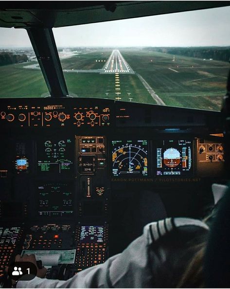 Pilot Wallpaper, Plane Wallpaper, Pilot Career, Aviation Careers, Hd Widescreen Wallpapers, Pilot License, Airplane Wallpaper, Pilots Aviation, Aviation World