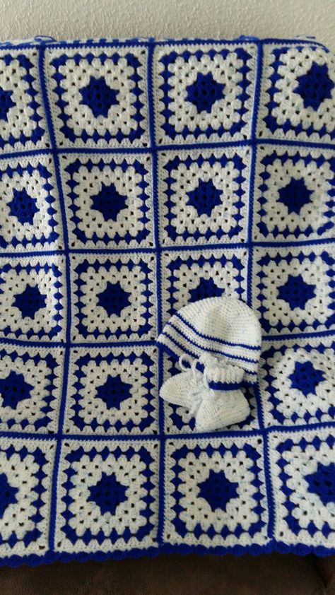 Blue And White Granny Square, Paw Crochet, Blue And White Crochet, Crochet Granny Square Tutorial, Granny Square Crochet Patterns Free, Crochet Baby Shoes Pattern, Crochet Bedspread Pattern, Crochet Cushion Cover, Crochet Blanket Designs