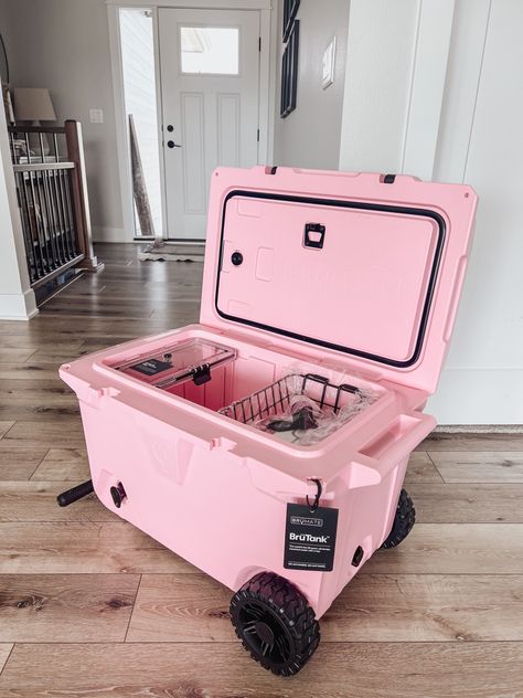 Pink Cooler With Wheels, Cool Things To Have, Brumate Cooler, Pink Things To Buy, Pink Yeti Cooler, Pink Gadgets, Cute Cooler, Cute Things To Buy, Pink Apartment Decor