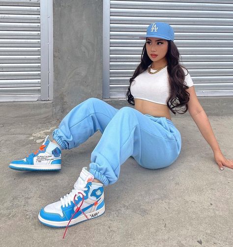 Women’s Streetwear Outfit, Blue Joggers Outfit, Camp Fits, Drip Style, Sneakers Nike Jordan, Grp Ports, Sneakers Jordans, Camo Outfits, Dancers Outfit