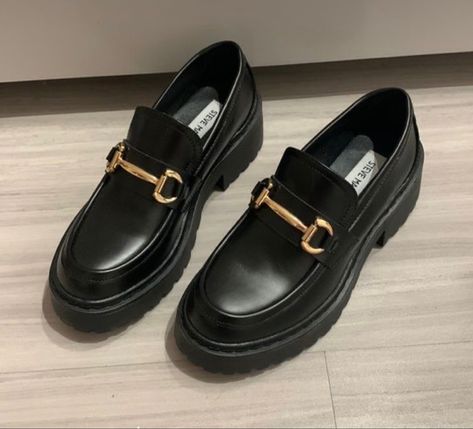 Steven Madden Loafers, Lofers Shoes, Shoe Capsule, Loafers Steve Madden, Steven Madden Shoes, Florida Fall, How To Wear Loafers, Steve Madden Loafers, Office Fits