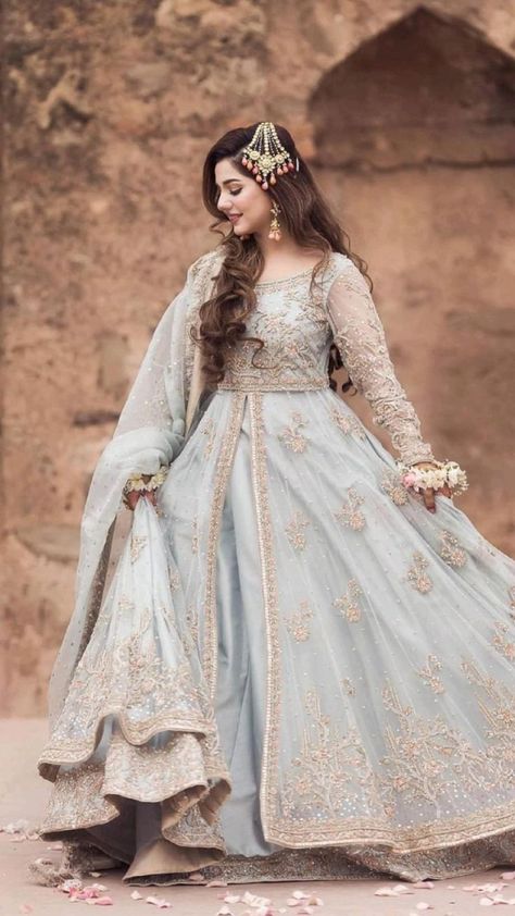 Engagement Dress For Bride, Dresses Feminine, Shadi Dresses, Dress For Bride, Desi Wedding Dresses, Latest Bridal Dresses, Bridal Dresses Pakistan, Beautiful Pakistani Dresses, Bridal Dress Fashion