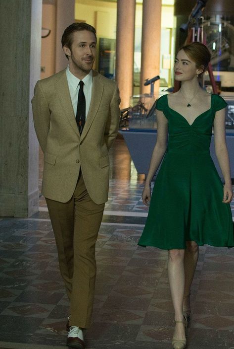 The most iconic green dresses in cinema La La Land Costumes, Emily Stone, Egyptian Dress, Elf Dress, Iconic Dresses, Movies Outfit, Movie Fashion, Empire Dress, Wear Green