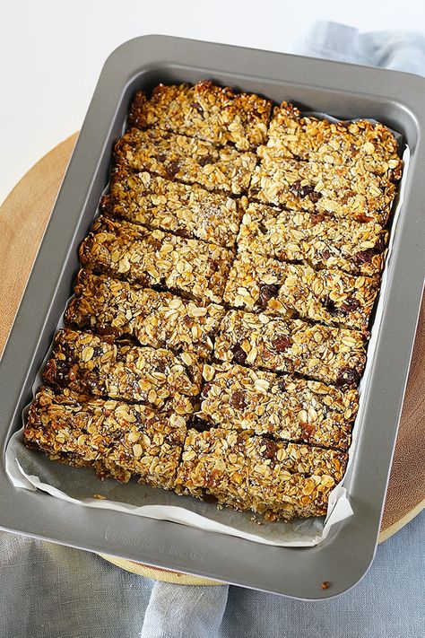 Apple Sultana Muesli Bars by Kids Eat by Shanai Gluten Dairy Free Snacks, Homemade Muesli Bars, Healthy Muesli, Muesli Slice, Bars Recipes Healthy, Health Bars, Lunchbox Recipes, Dairy Free Snacks, Muesli Bars