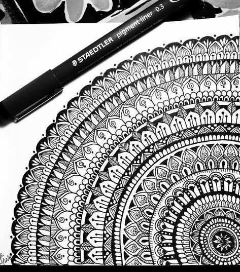 Fine Tip Pen Art, Circular Mandala Design, Design On Black Paper, Mandala Art Unique Designs, Free Hand Mandala, Black Mandala Art, Unique Mandala Art, Art Mandala Design, Hand Mandala