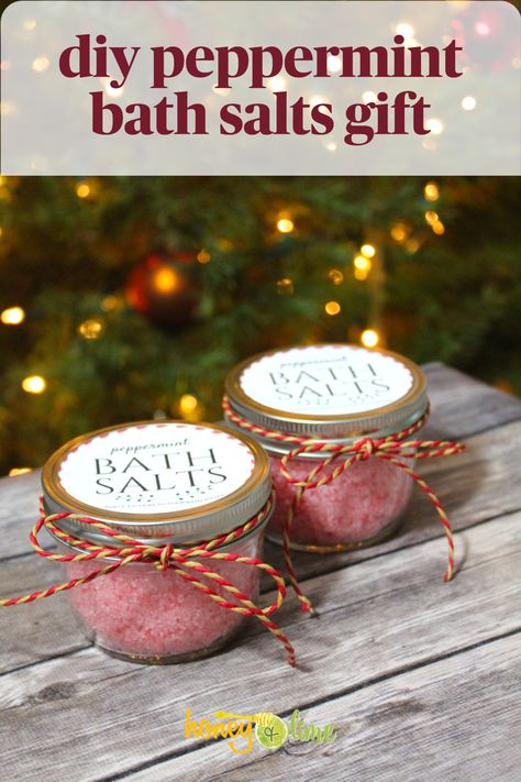 Bath Salts Diy Recipes, Peppermint Bath Salts, Diy Bath Soak, Bath Soak Recipe, Bath Salts Gift, Bath Salts Recipe, Bath Salts Diy, Homemade Holiday Gifts, Bath Bomb Recipes