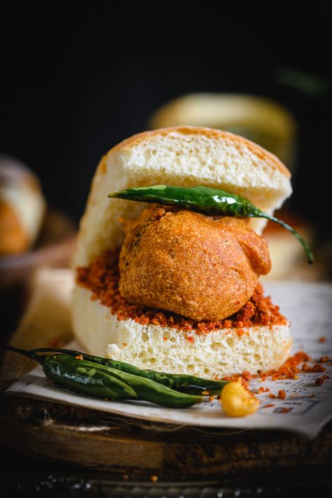 How to make Mumbai style Vada Pav - Cooking With Sapana Vada Pav Photography, Regular Burger, Vada Pav Recipe, Potato Burger, Batata Vada, Deep Fried Potatoes, Mumbai Street, Pav Recipe, Plating Ideas