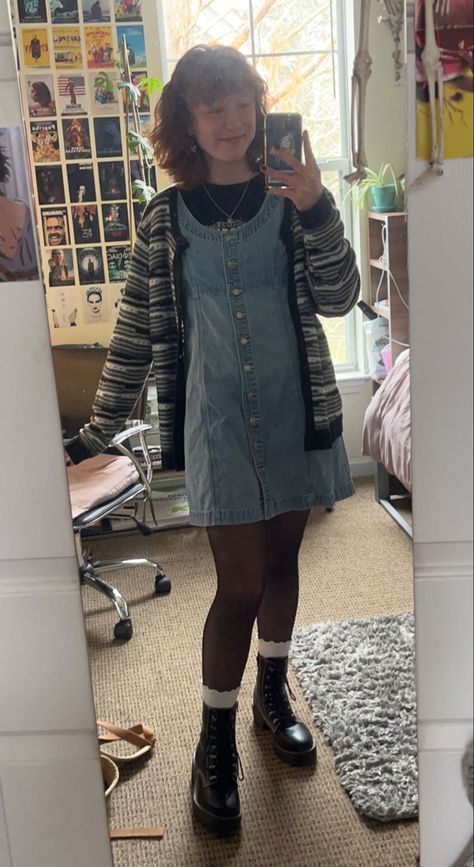 Comfy Nerdy Outfits, Overall Dress Aesthetic, Artistic Outfits Aesthetic, Hipster Fall Outfits, Aesthetic Teacher Outfit, Overall Dress Outfit Winter, Colorful Teacher Outfits, Overalls Dress Outfit, Grandma Aesthetic Outfit