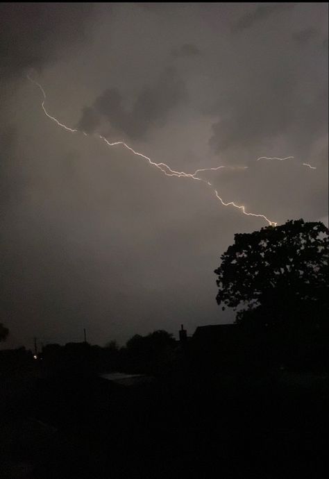 Storm Night Aesthetic, Thunder And Lightning Aesthetic, Lightening Storm Aesthetic, Lightning Storm Aesthetic, Lightning Dark Aesthetic, Lightning Photography, Storm Chaser, Pretty Sky, Pretty Eyes