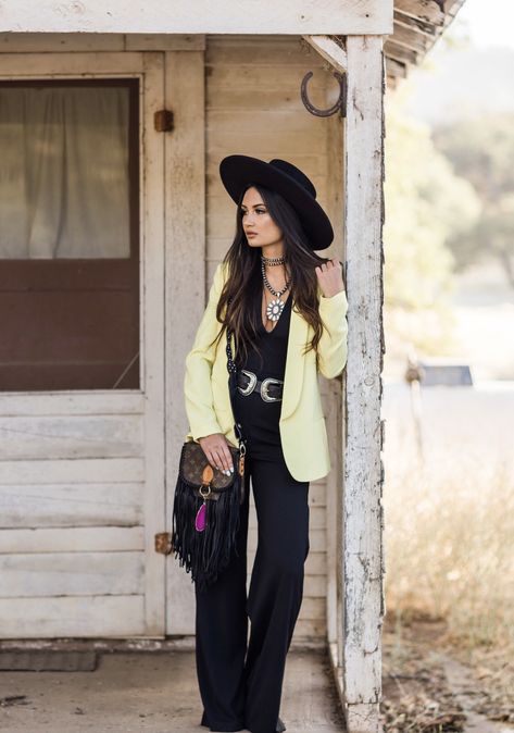 Cowboy Hat Outfit Woman, Black Western Outfit, Nfr Outfits, Hats Western, Rocker Outfit, Nfr Fashion, Western Wear Outfits, Looks Country, Estilo Country