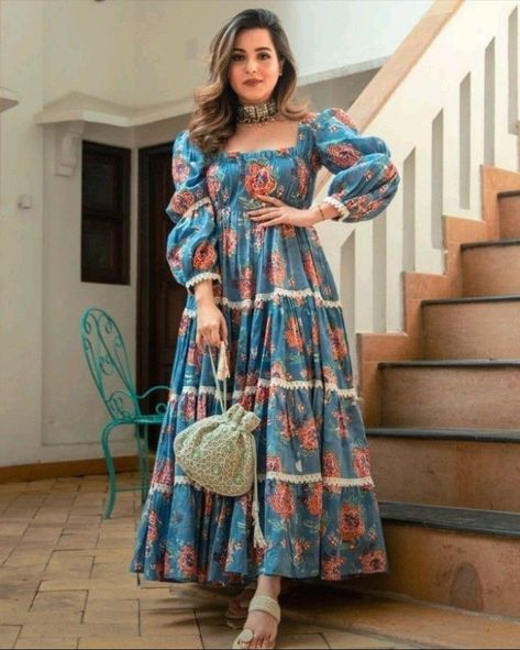 2k23. Long Frock Designs, Maxi Design, Maxi Dress Designs, Stylish Short Dresses, Long Dress Design, Dress Design Patterns, Designer Kurtis, Trendy Dress Outfits, Beautiful Dress Designs