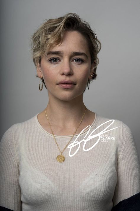 Emilia Clarke Hair, Emilia Clarke Pics, Emilia Clarke Style, Emilia Clarke Daenerys Targaryen, Light Girls, Rebecca Ferguson, Face Photography, Emilia Clarke, Beautiful Smile Women