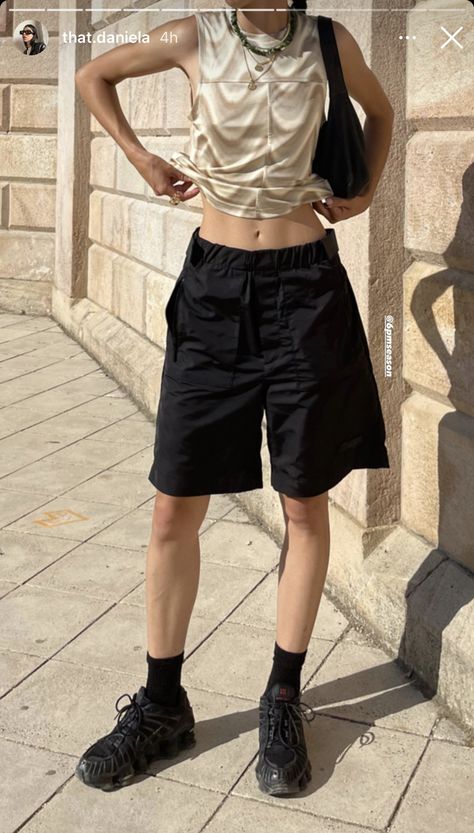 Jorts Outfit, Oversized Shorts, Tomboy Style Outfits, Looks Street Style, Mode Inspo, Tomboy Fashion, Alternative Outfits, Looks Style, Outfits Casuales