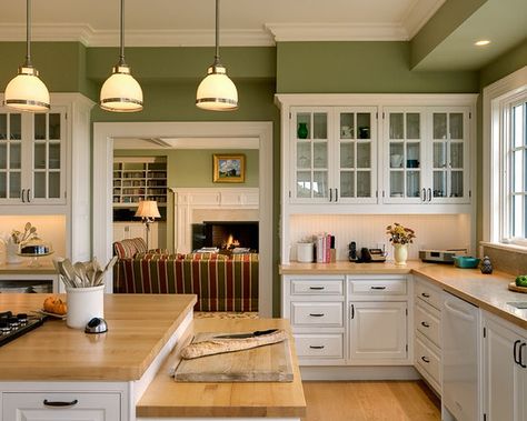 White cabinets with butcher block countertops Beautiful Lamps, Kitchen Beautiful, Kitchen New York, Kabinet Dapur, Beautiful Kitchen Designs, French Country Kitchen, Green Walls, Kitchen Decorating, Trendy Kitchen