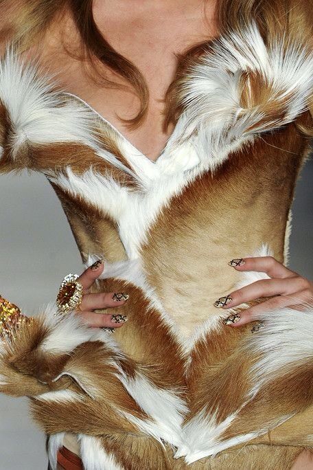 fur corset+the blonds Fur Dress, Fabulous Furs, Fur Fashion, Looks Vintage, Fashion Killa, Fashion Details, Fashion Week Spring, Couture Fashion, New York Fashion