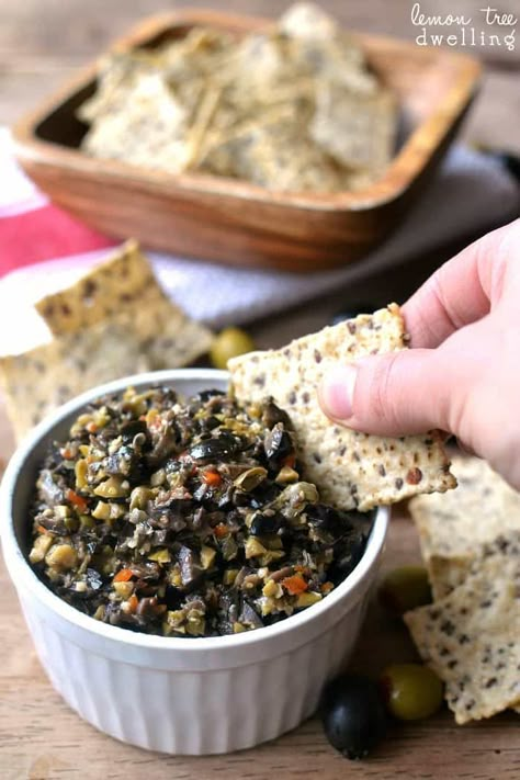 Olive Tapenade Recipe, Tapenade Recipe, Hummus Dip, Olive Recipes, Olive Tapenade, Black Olives, Tapenade, Yummy Dips, A Bowl