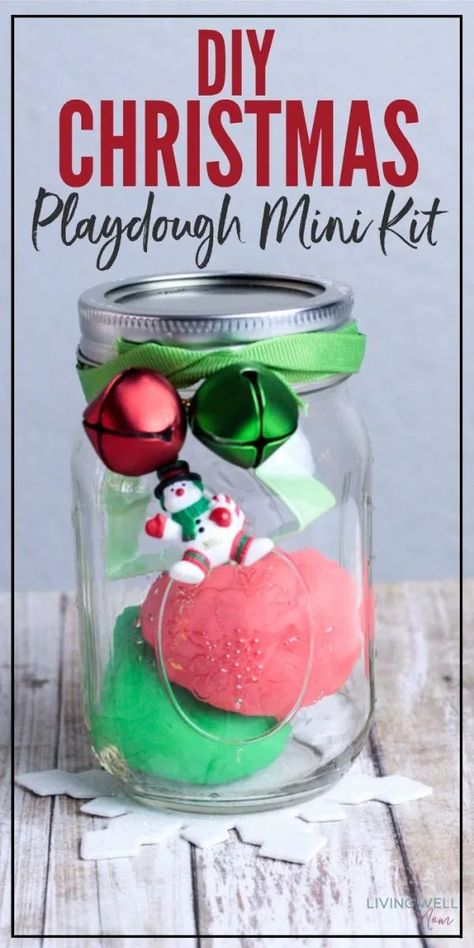 Give the perfect inexpensive homemade gift this Christmas when you make this DIY Christmas playdough kit. This fun, easy-to-make kit includes everything kids need for hours of fun and activity! Homemade Christmas Gifts For Kids, Diy Modeling Clay, Christmas Playdough, Homemade Gifts For Men, Mason Jar Christmas, Diy Playdough, Playdough Kit, Mason Jar Christmas Gifts, Diy Christmas Videos