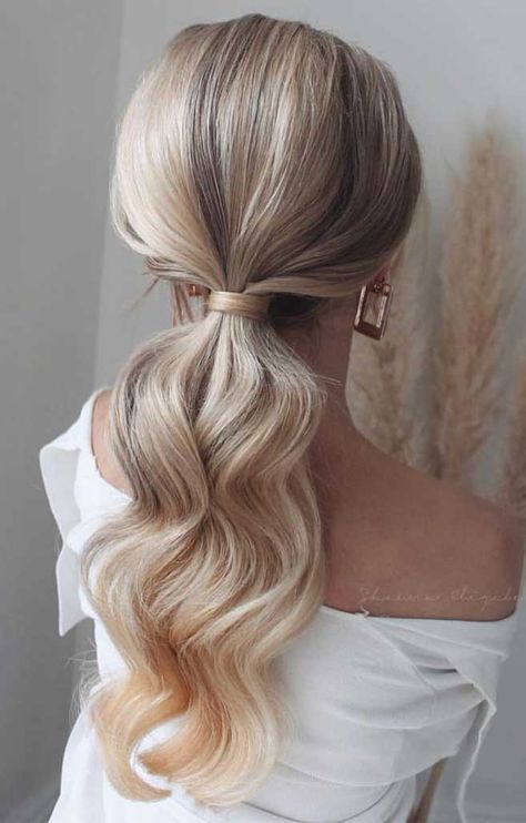 Ponytail Hairstyles Low, Easy Ponytails, Cabelo Pin Up, Up Ponytail, Bridal Ponytail, Wedding Ponytail, Low Ponytail Hairstyles, Tail Hairstyle, Hairstyle Easy