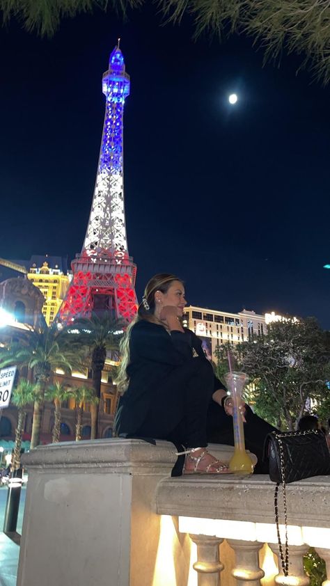 Una noche magica Eiffel Tower, Las Vegas, Tower, Building, Travel