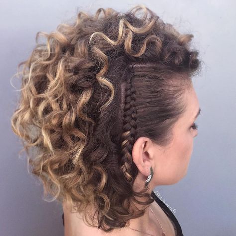 25 Worth Trying Curly Hairstyles with Braids - Haircuts & Hairstyles 2020 Side Braid Hairstyles, Braids With Curls, Penteado Cabelo Curto, Side Braid, Braided Hairstyles Easy, Trending Hairstyles, Braid Hairstyles, Box Braids Hairstyles, Braids For Short Hair