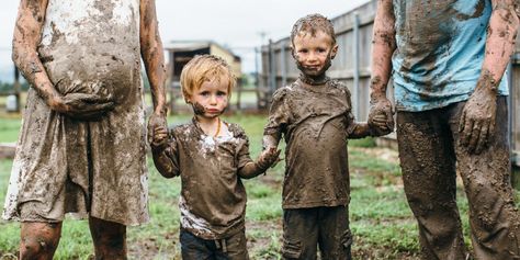 One fun-loving Texas family recently had a photo shoot that got a little...messy. Family Maternity Pictures, Kids Recipes, Maternity Shoot, Family Maternity, Shoot Inspiration, Fall Family, Documentary Photography, Pregnancy Shoot, Maternity Session