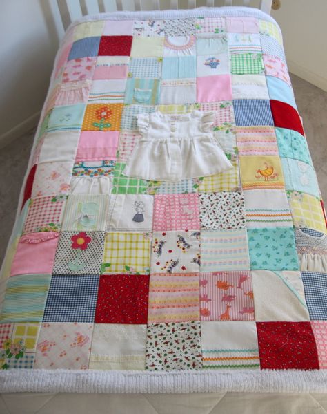 Quilt Out Of Baby Clothes, Baby Clothes Quilt Ideas, Quilt Of Baby Clothes, Quilt Made From Baby Clothes, Quilt From Baby Clothes, Quilt For Doll Bed, Old Baby Clothes, Cotton Baby Clothes, Baby Clothes Quilt