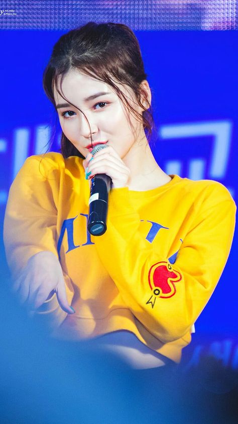 Nancy Jewel McDonie[4] (born April 13, 2000), known professionally as Nancy (Korean: 낸시), is a Korean-American singer, actress, and host. She is a member of the South Korean girl group Momoland, which was formed on November 10, 2016 through the Mnet's reality survival show Finding Momoland. Nancy Momoland Wallpaper 4k, Nancy Momoland Wallpaper, Nancy Wallpaper, Momoland Wallpaper, Stranger Things Nancy, Angel Wallpapers, Wallpaper Name, Lock Screen And Home Screen, Nancy Mcdonie