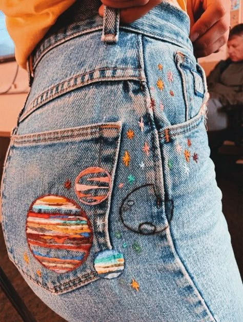 Jean Diy, Diy Sy, Diy Jeans, Diy Vetement, Pola Sulam, Painted Jeans, Embroidery On Clothes, Cute Embroidery, 자수 디자인