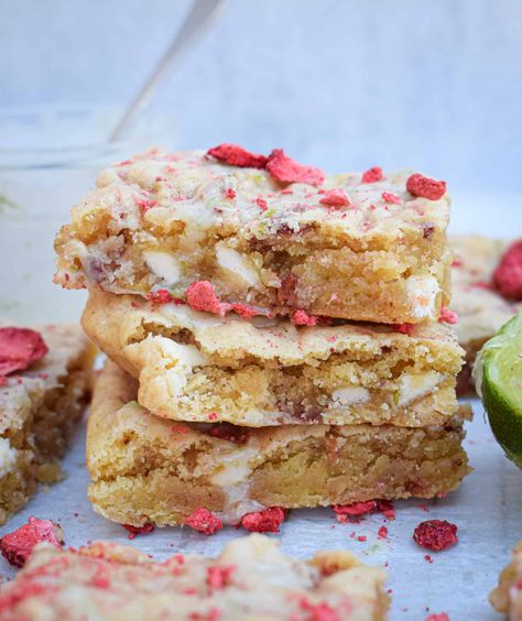 Strawberry Finger Foods Ideas, Finger Food Desserts, Easy Party Desserts, Chocolate Blondies, Peanut Butter Oatmeal Bars, White Chocolate Blondies, Foods Ideas, Party Food Dessert, Strawberry Lime