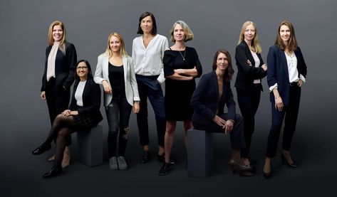 Corporate Portrait Photography Poses, Corporate Portraits, Group Picture Poses, Crossed Arms, Social Branding, Corporate Portrait, Corporate Photography, Portrait Photoshoot, Pop Photos