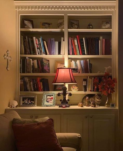 Casa Vintage, Pretty Room, Dreamy Room, Dream Apartment, House Room, Cozy Room, Room Inspiration Bedroom, Dream Rooms, Book Shelf