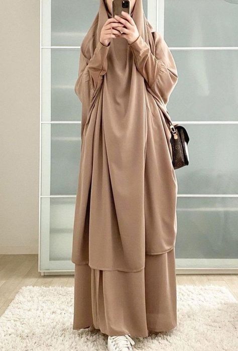 Women Clothing Styles Ideas, Easy Outfit Ideas Casual, Eid Hijab, Women Smart Casual, Wedding Dresses Women, Habits Musulmans, Women Clothing Styles, Muslimah Fashion Casual, Islamic Fashion Dresses