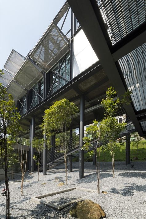 Gallery of Cantilever House / Design Unit Sdn Bhd - 2 Cantilever House, Cantilever Architecture, Cantilever Design, Steel Architecture, Patio Grande, Warehouse Design, Mix Use Building, Architecture Concept Diagram, Industrial Architecture