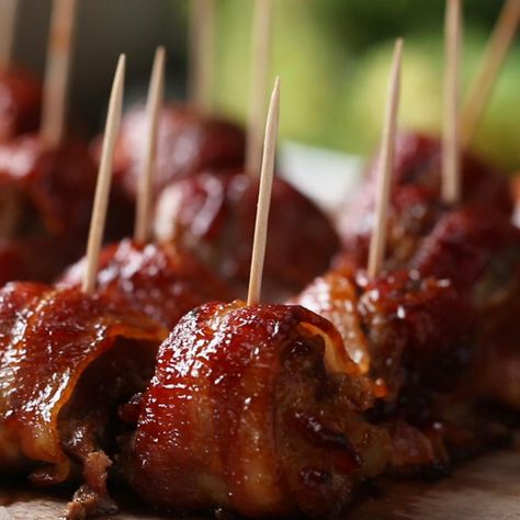 BBQ Bacon Ice Tray Meatballs Recipe by Tasty Bacon Wrapped Water Chestnuts, Bien Tasty, Bacon Wrapped Pineapple, Chestnut Recipes, Grape Jelly Meatballs, Bacon Appetizers, Bite Size Appetizers, Bbq Bacon, Candied Bacon